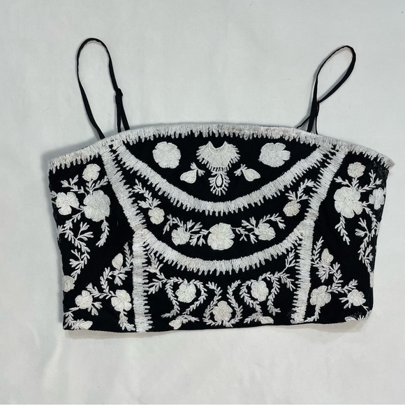 Ralph Lauren Embroidered Cropped Sleeveless Black White Blouse Size 12 - Picture 5 of 10